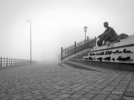 Dr. Tóth-Piusz István - A Dunánál