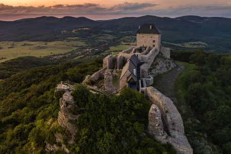Gutter Krisztián - Az ébredő hegytetői őrszem