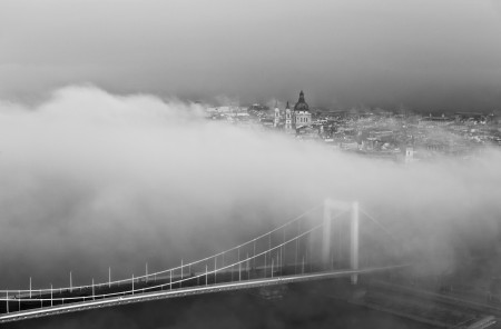 Kiss Andrea - Hidak ködben